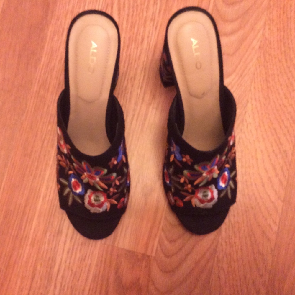 ALDO Yaessi floral embroidered Mules
Black.